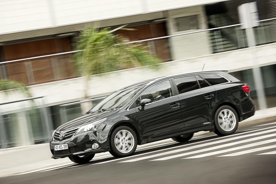  Toyota Avensis SW 2011 года  (фото 41 из 60)
